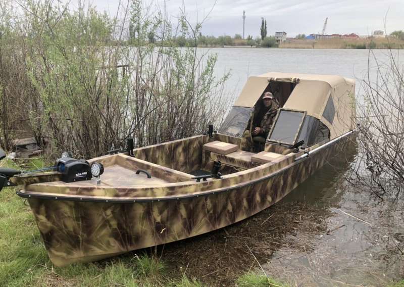 Авито водный транспорт. Лодки ривербот Раскат. Riverboat 70 Raskat. Лодка Riverboat 53 Raskat. Ривербот Астрахань лодки.