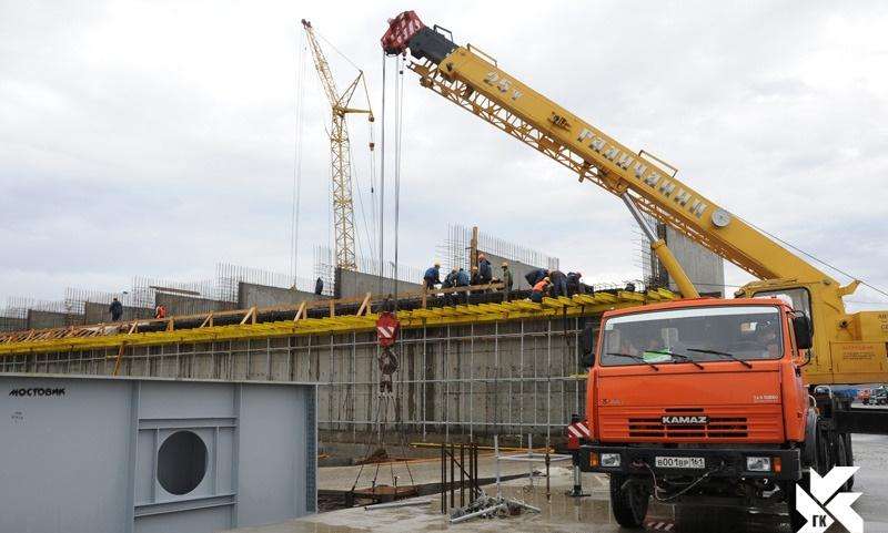 Автокрановщик ростов на дону. Автомобильный кран на стройке. Мобильный кран для стройки. 25 Тонн. Управление краном 25 тонн.