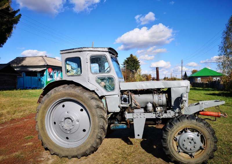 Купить трактор в омской области б у. Т-40 (трактор). Трактор т40 Омская область. Комбайн из трактора т 40. Серый т40.