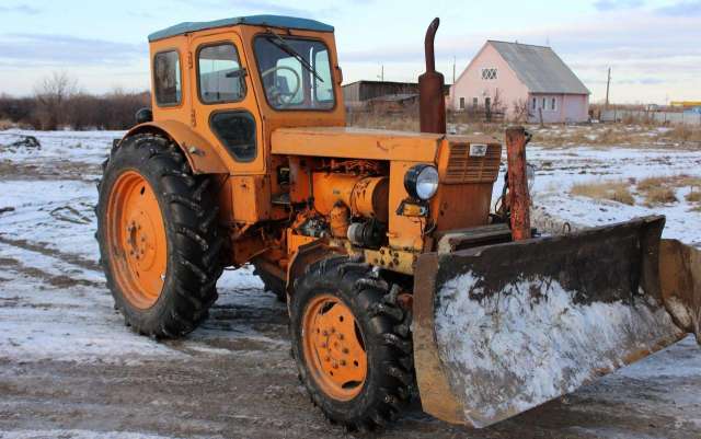 Трактор купить б у красноярск. Т-40 (трактор). Трактор т-40 оранжевый. Трактор т 40 ап. Трактор т40 в идеале.