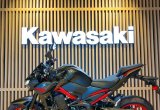 Мотоцикл Kawasaki Z900 красный