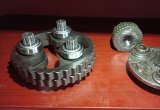Запчасти редуктора хода : планетарные шестерни, валы, п