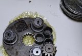 Запчасти редуктора хода : планетарные шестерни, валы, п