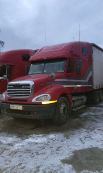 Freightliner Columbia с полуприцепом, 2003