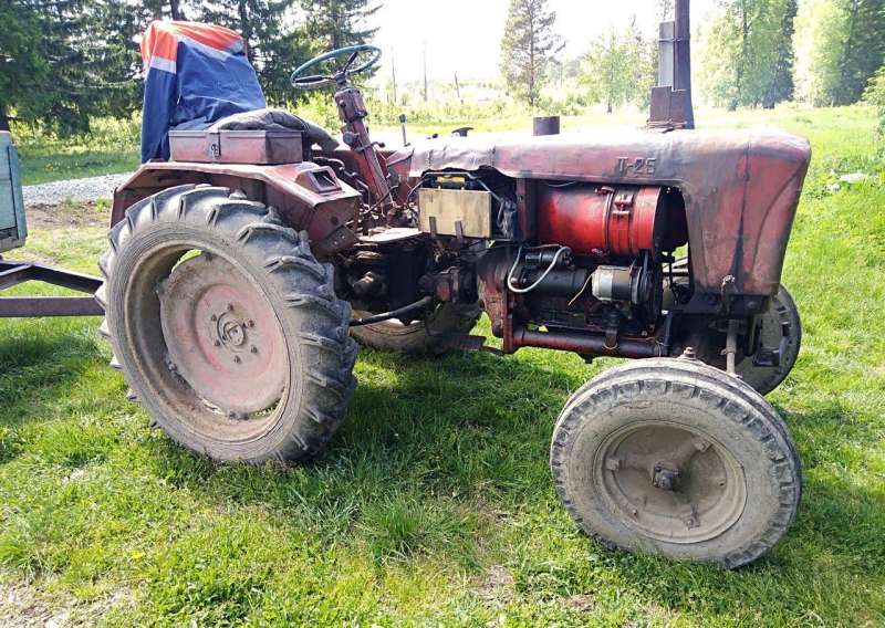 Трактор Т-25 и грабли