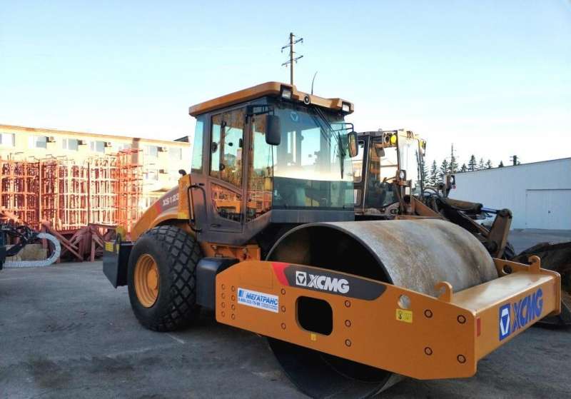 Грунтовый каток xcmg XS123
