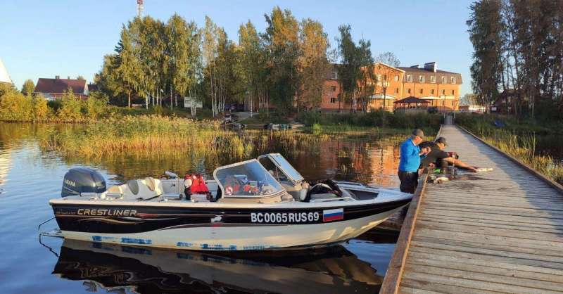 Crestliner 1950 sportfish sst