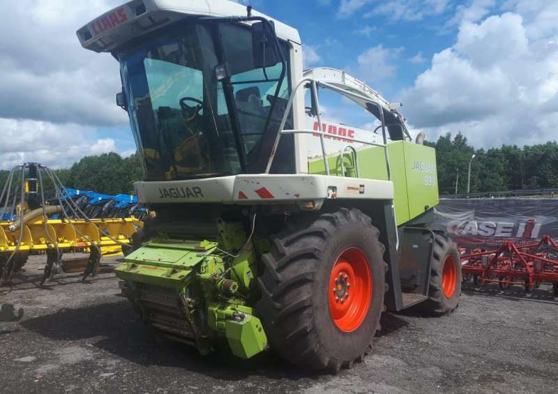 Кормоуборочный комбайн Ягуар 830