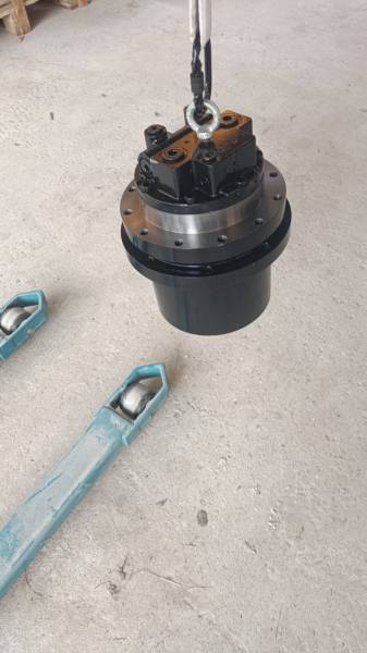 Редуктор хода NewHolland C185