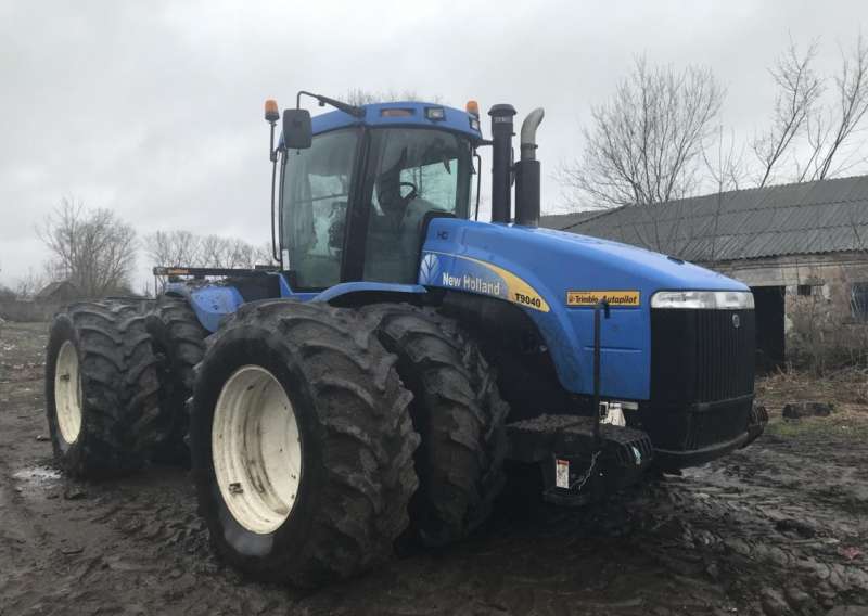 Трактор New Holland T9040