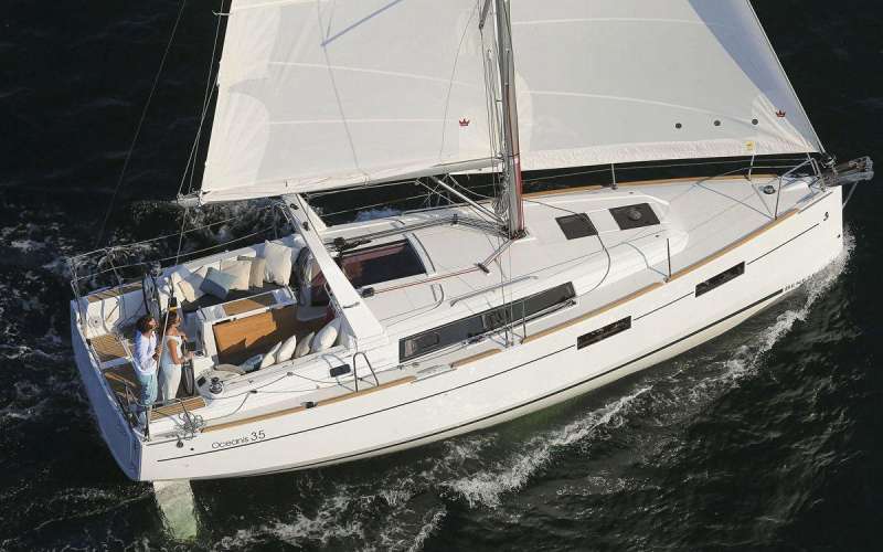 Яхта парусно-моторная oceanis-35