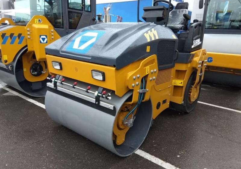 Каток комбинированный 4 тонны xcmg XMR403VT