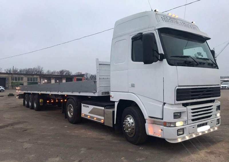 Грузовой седельный тягач volvo FH12