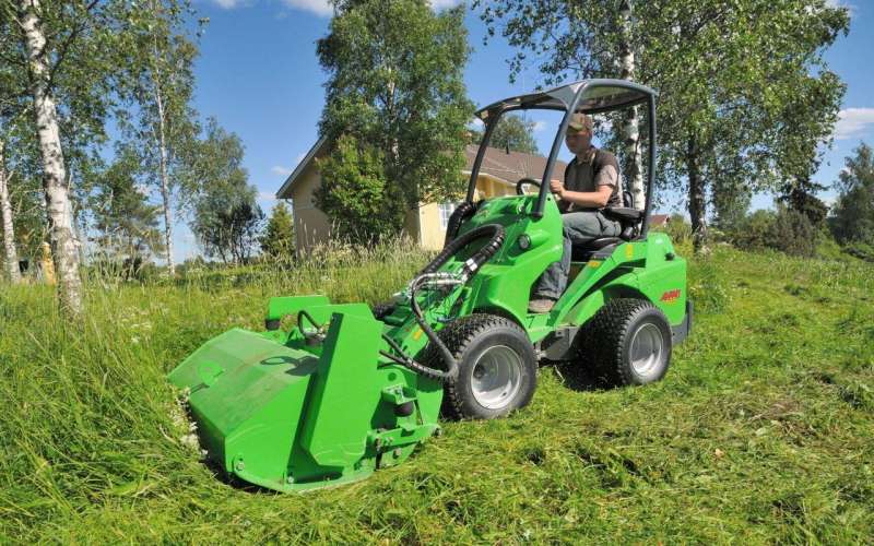 Мини погрузчик Avant 635