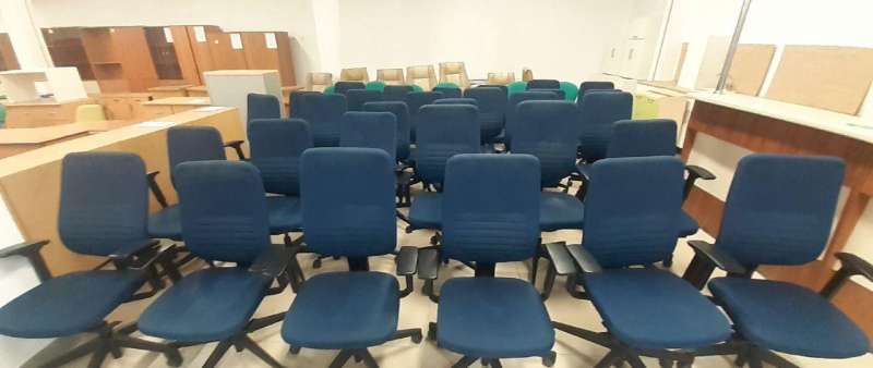 Кресла франция много более 100 Шт. Б.У