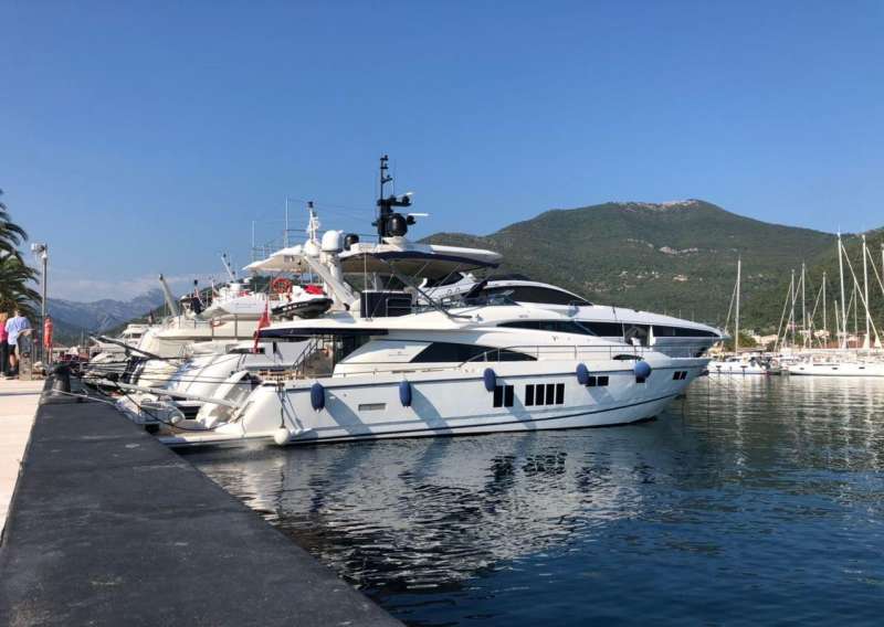 Моторная яхта Fairline Squadron 78