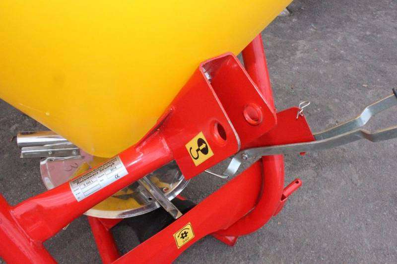 Разбрасыватель минеральных удобрений на 500 кг