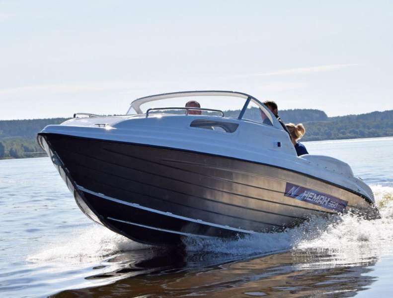 Новый катер с каютой Неман 550 комбинированный