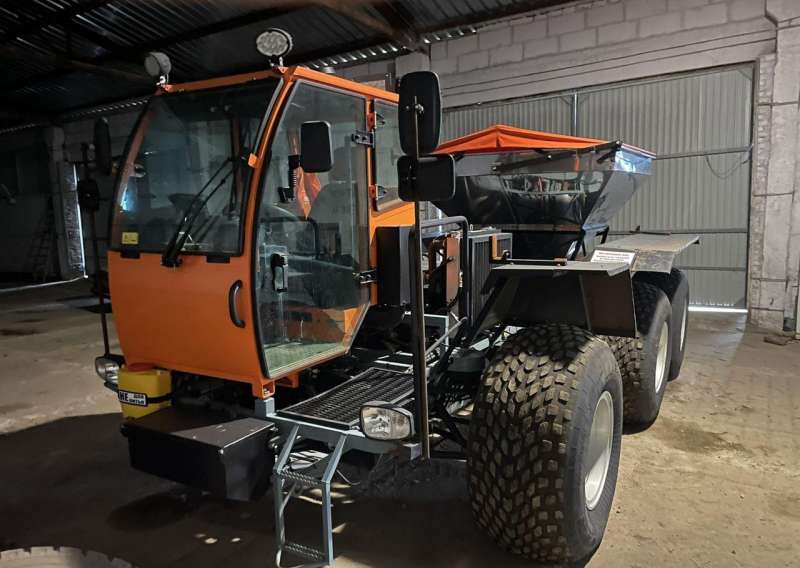 Самоходный разбрасыватель туман-2М