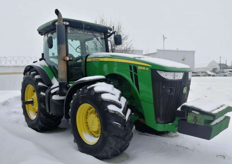 Трактор John Deere 8335R