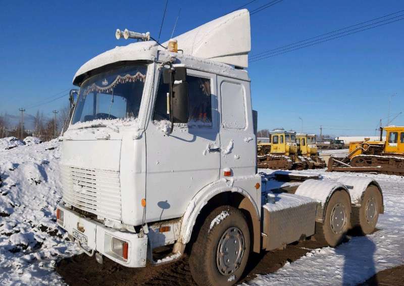 Продаю тягач маз 64229