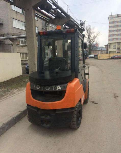 Авто Погрузчик Toyota 62-8FD30