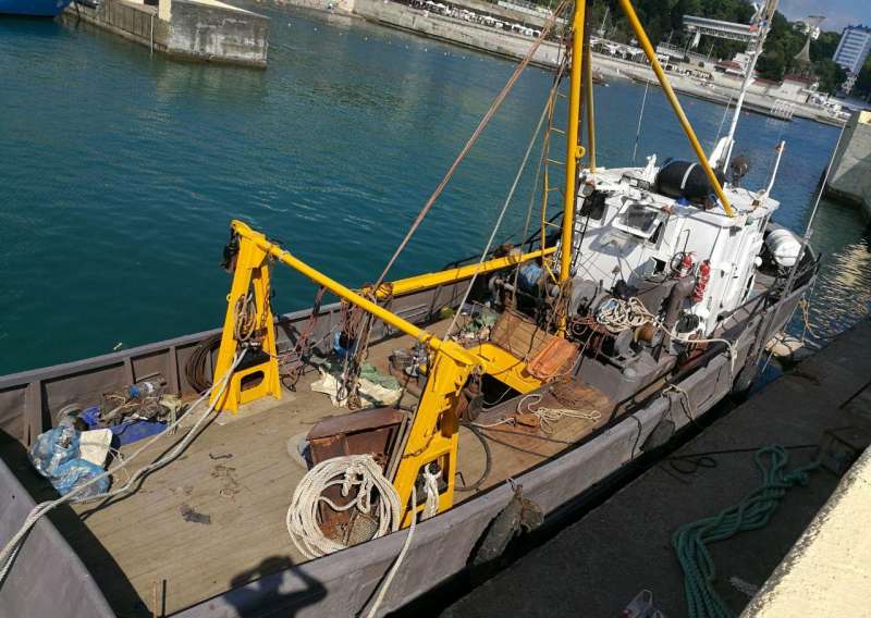 Сейнер, тральщик, промысловый бот буксир Мстб-150