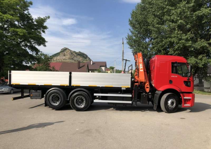 Манипулятор Форд Карго 2011 года