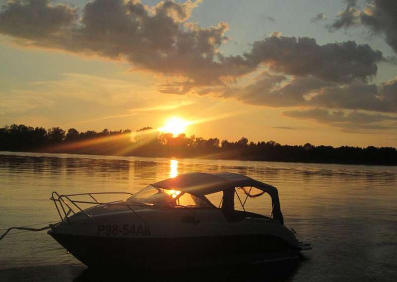 Продам катер Вигор водомет V8 Toyota 1UR-FE 4,6 л