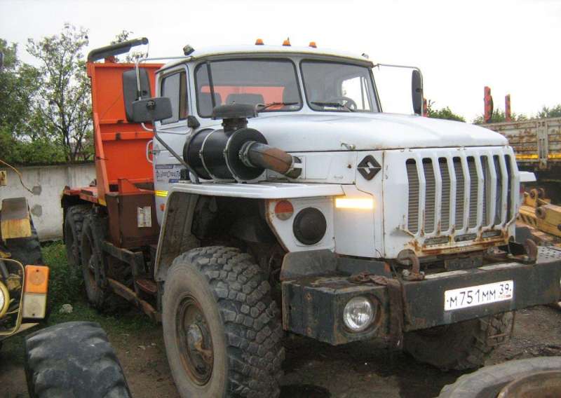 Автомобиль уст54538С трубоплетевоз с прицепом