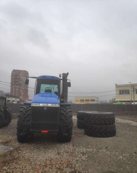 Трактор New Holland TJ 380