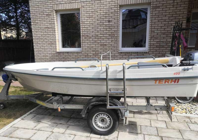 Лодка terhi 400 с мотором yamaxa 9.9 на прицепе