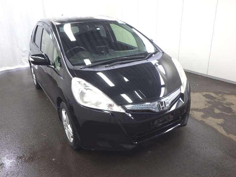 Хэтчбек гибрид Honda Fit Hybrid кузов GP1 Hybrid BaseGr