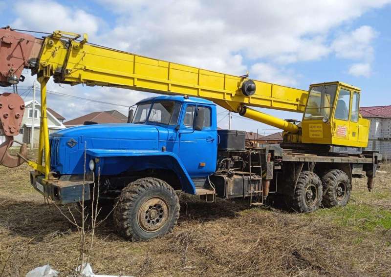 Продам автокран Урал ивановец 25т.стрела 22м
