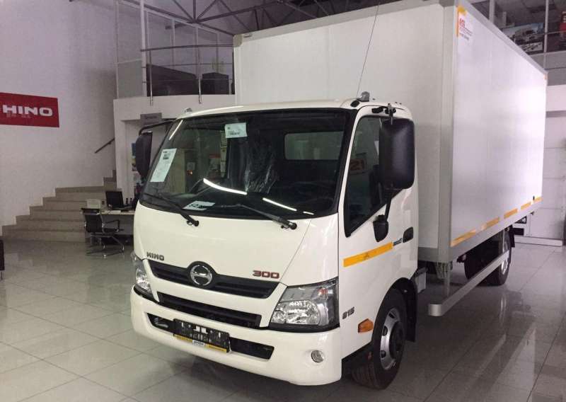 Toyota hino. Hino 300 Dutro. Hino 300 изотермический. Тойота Хино 300. Хино 300 шасси.