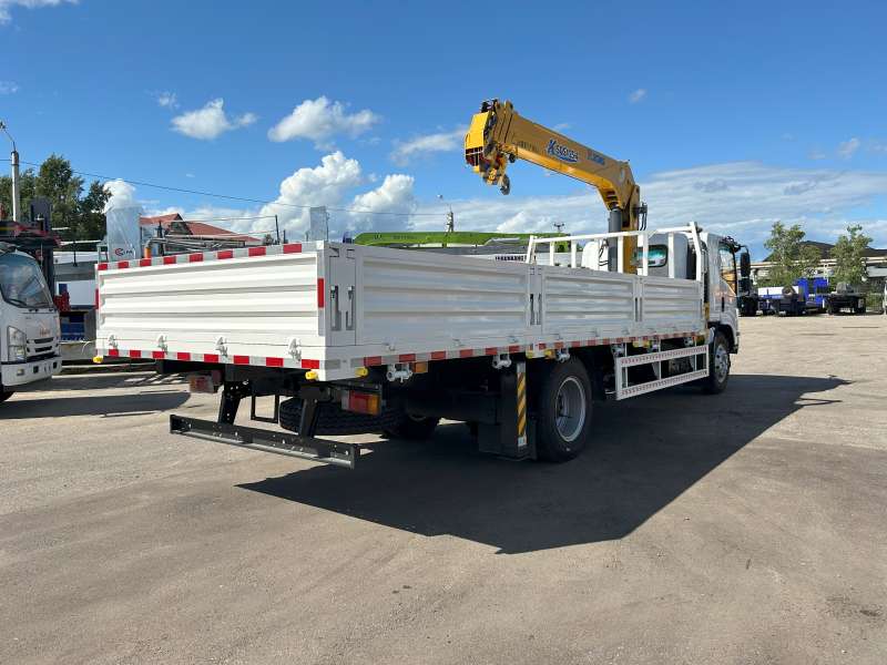 Isuzu Грузовик 139kw 4х2 дв с КМУ гп 5 тонн, спальник