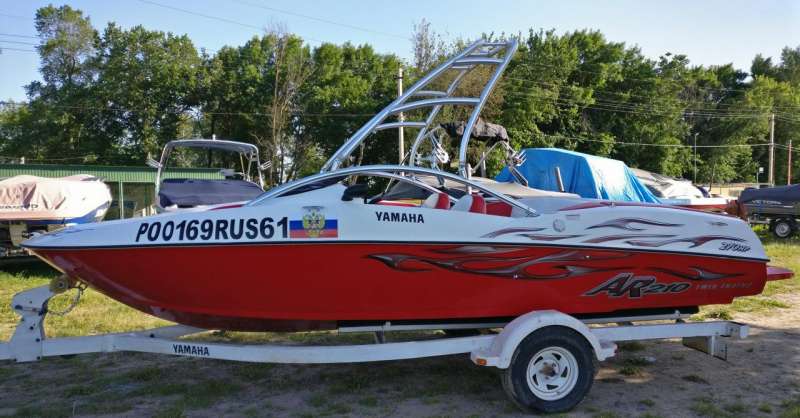 Катер пластиковый (лодка) скоростной yamaha AR210