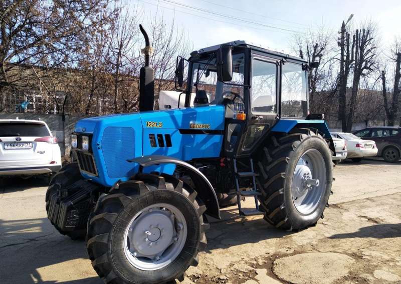 Трактор Беларус 1221.3