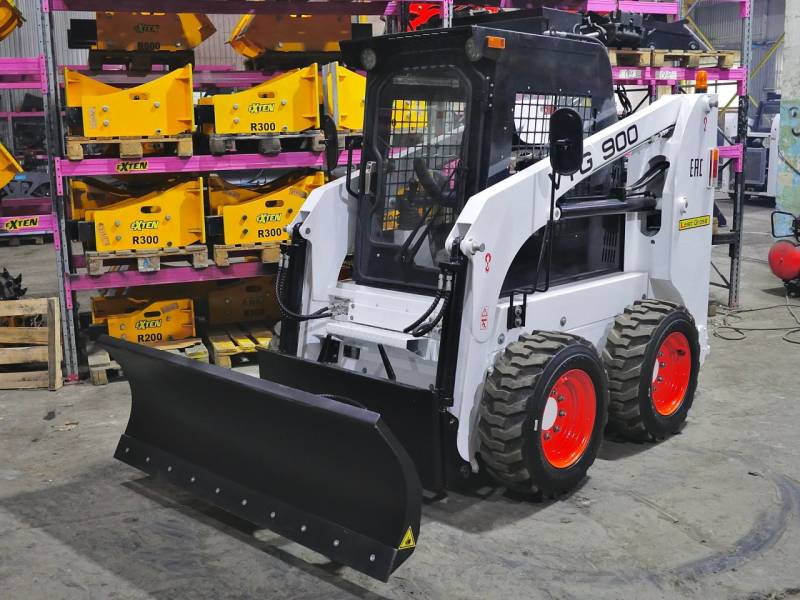 Снежный отвал для мини-погрузчика New Holland