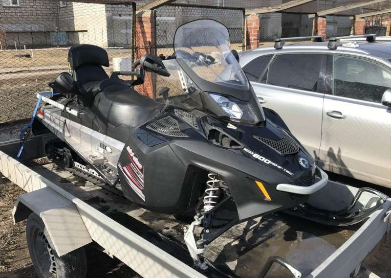 BRP Ski-Doo Expedition 2012год