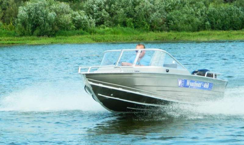 Новый катер с Wyatboat 460 с рулевым управлением