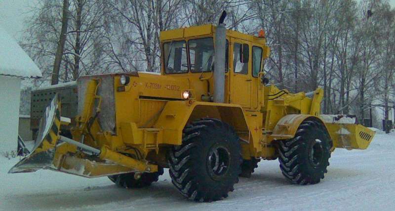 Промышленный трактор Кировчанин К-703М-12