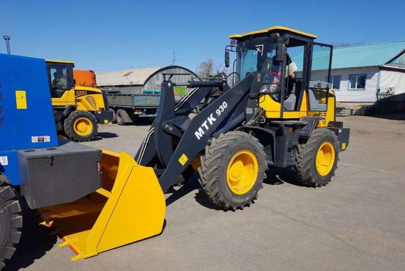 Фронтальный погрузчик мтк 930 (Молот 300F,HZM)