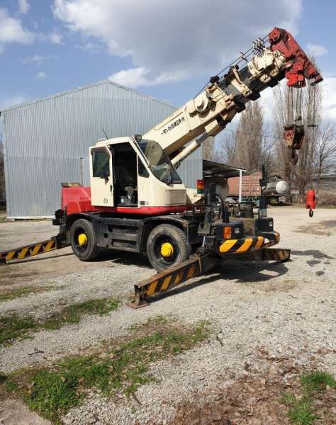 Самоходный кран Komatsu LW 100-1E