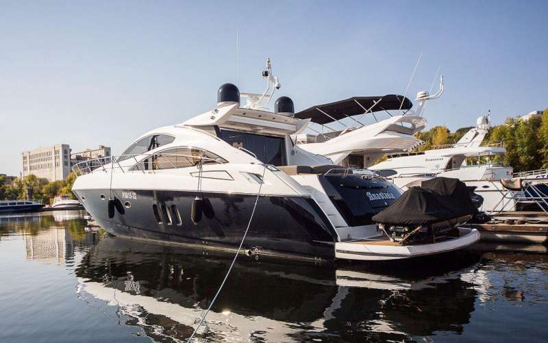 Моторная яхта Sunseeker Predator 62