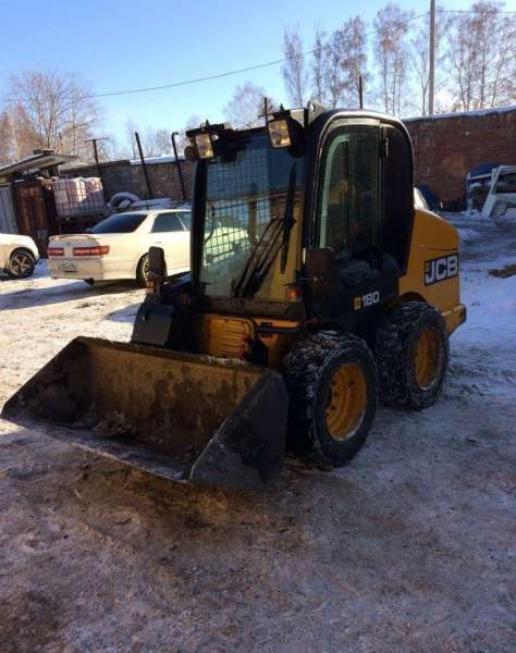 Продам мини погрузчик JCB 180