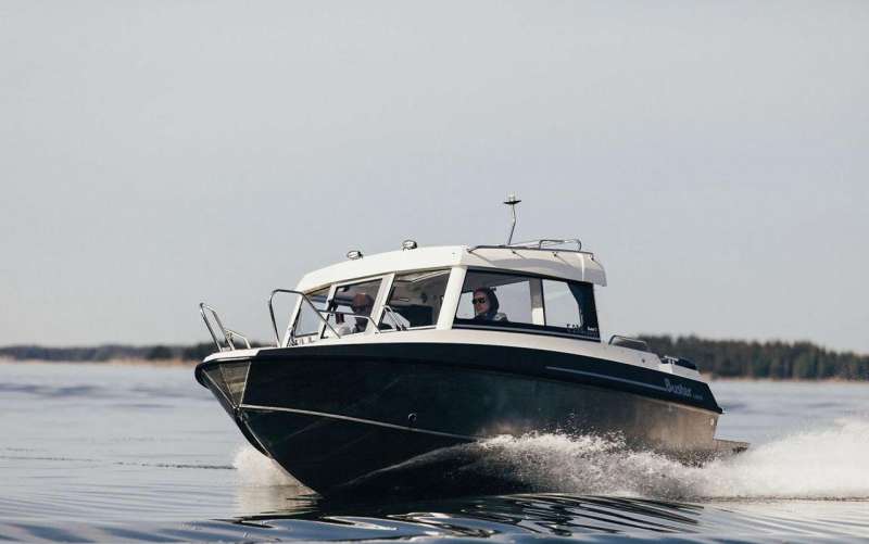 Катер Buster Cabin+мотор Yamaha 200. Наличие