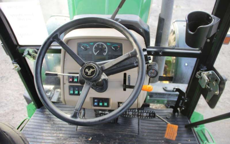 Трактор John Deere 6110B