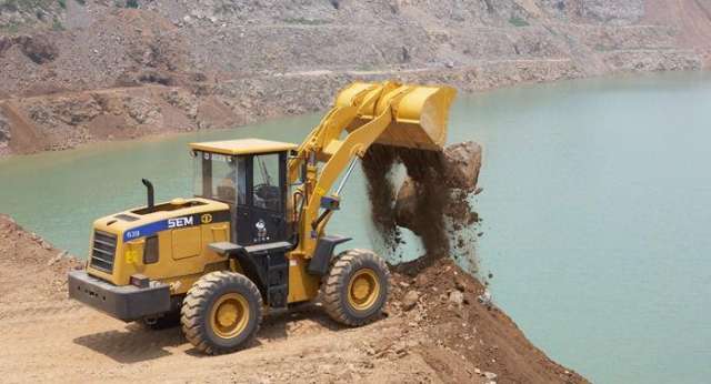 Колесный погрузчик SEM639B