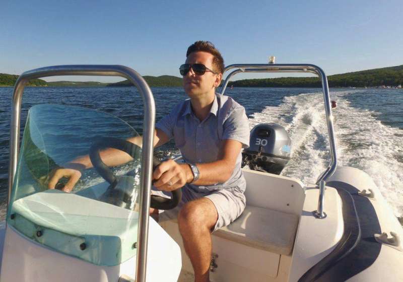 Лодка риб Stormline Luxe 420